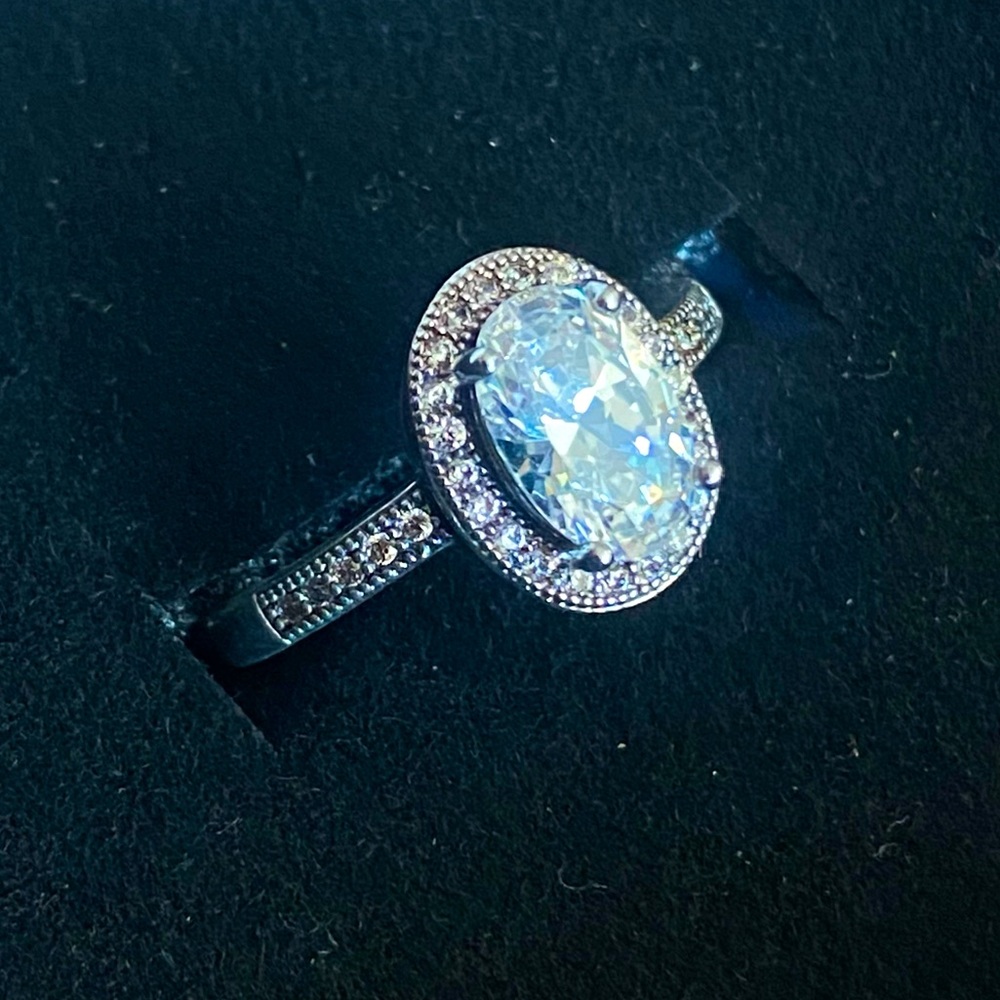 Size 8 Ring 18k white gold plated ring